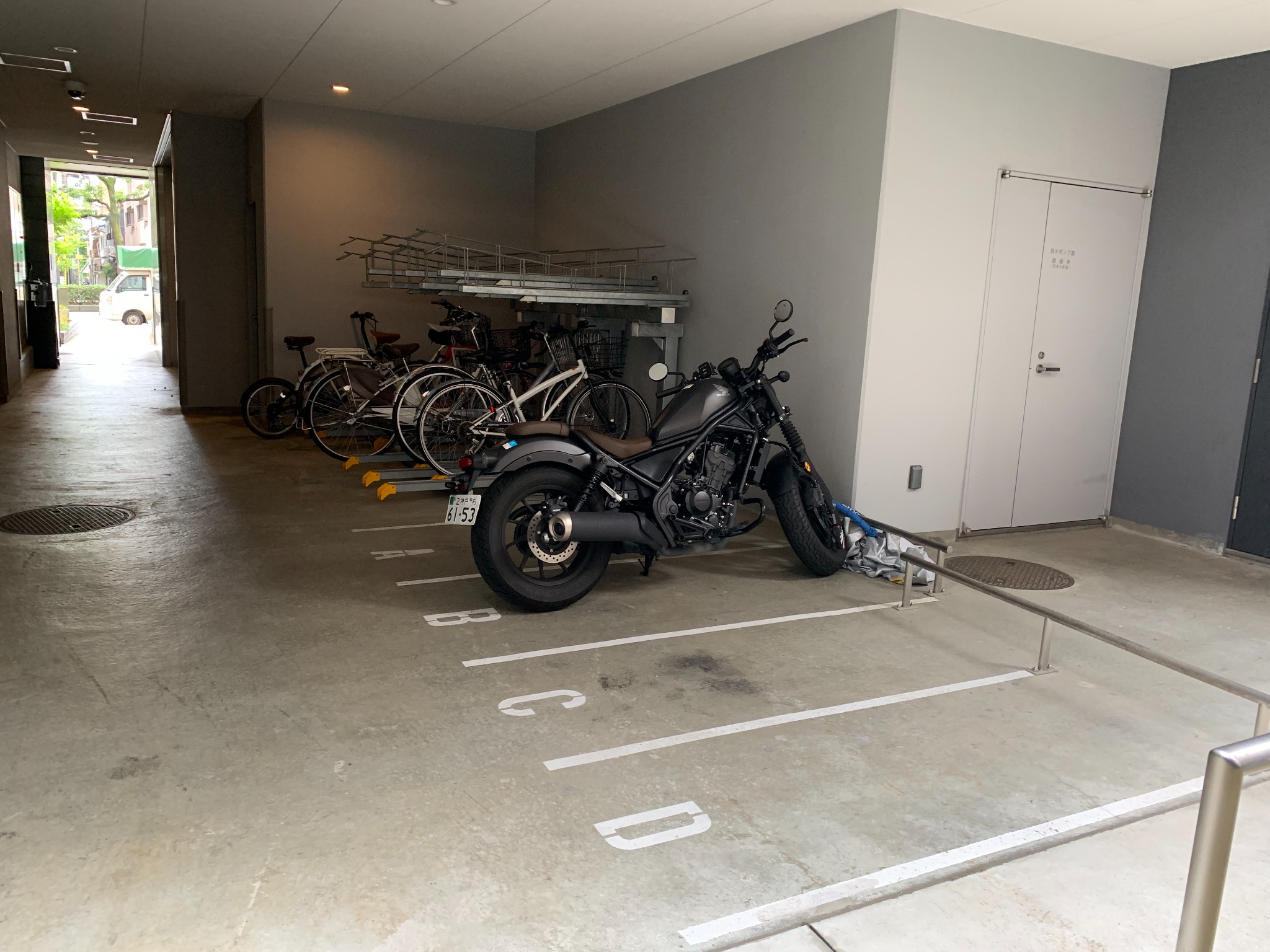 プレサンスKOBEアモーレ バイク置き場