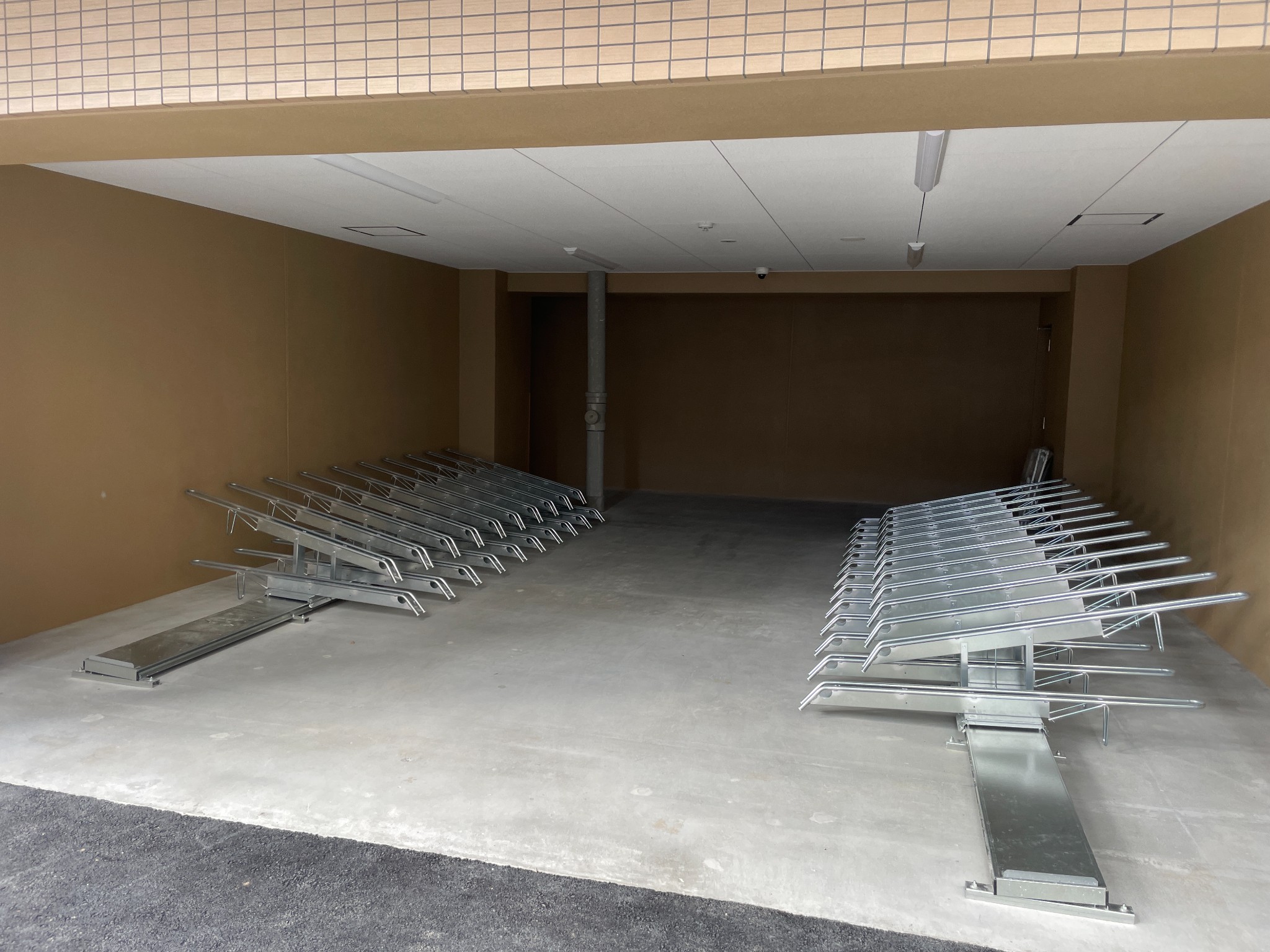 アドバンス神戸ラシュレ 駐輪場