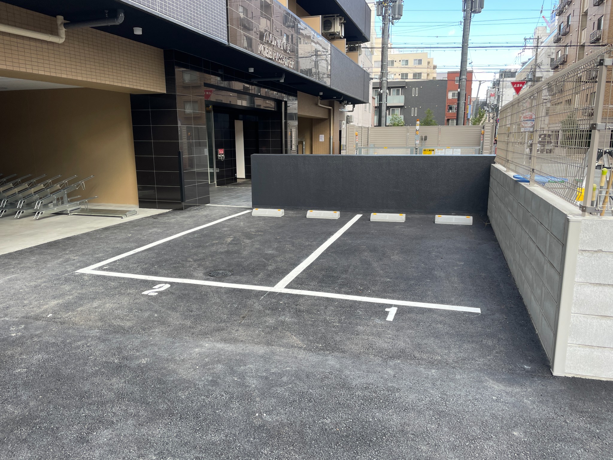 アドバンス神戸ラシュレ 駐車場